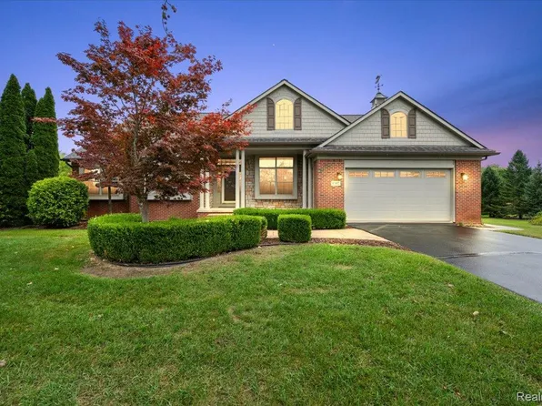 1387 Harwood Dr, Oxford, MI 48371