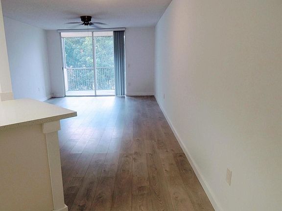 4th image of 8363 Lake Dr APT 201