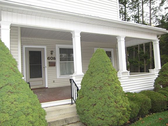 2nd image of 608 Grant St