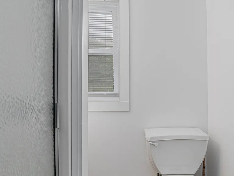 6 Boys Ave — Photo 17
