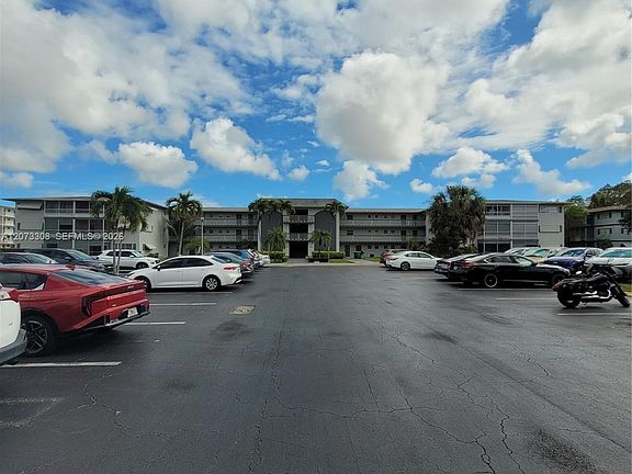 2nd image of 1001 Hillcrest Ct APT 215