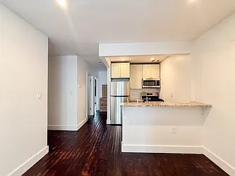 952 Madison Street, #4