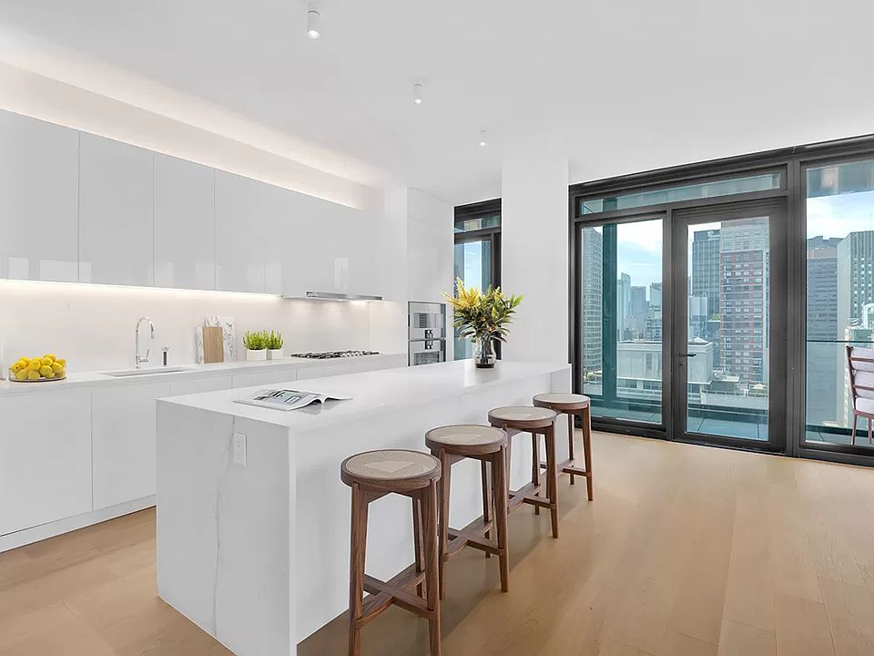 1st image of 695 1st Ave #33H