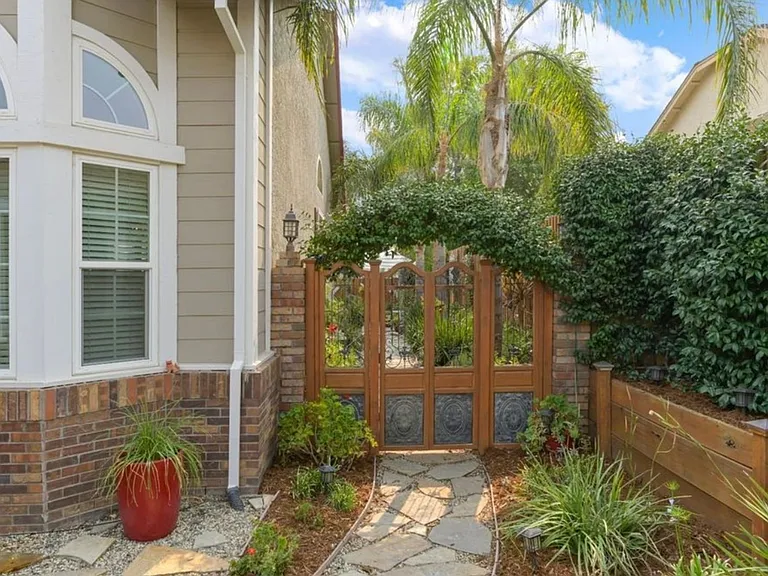 8216 Rockbury Way — Photo 26