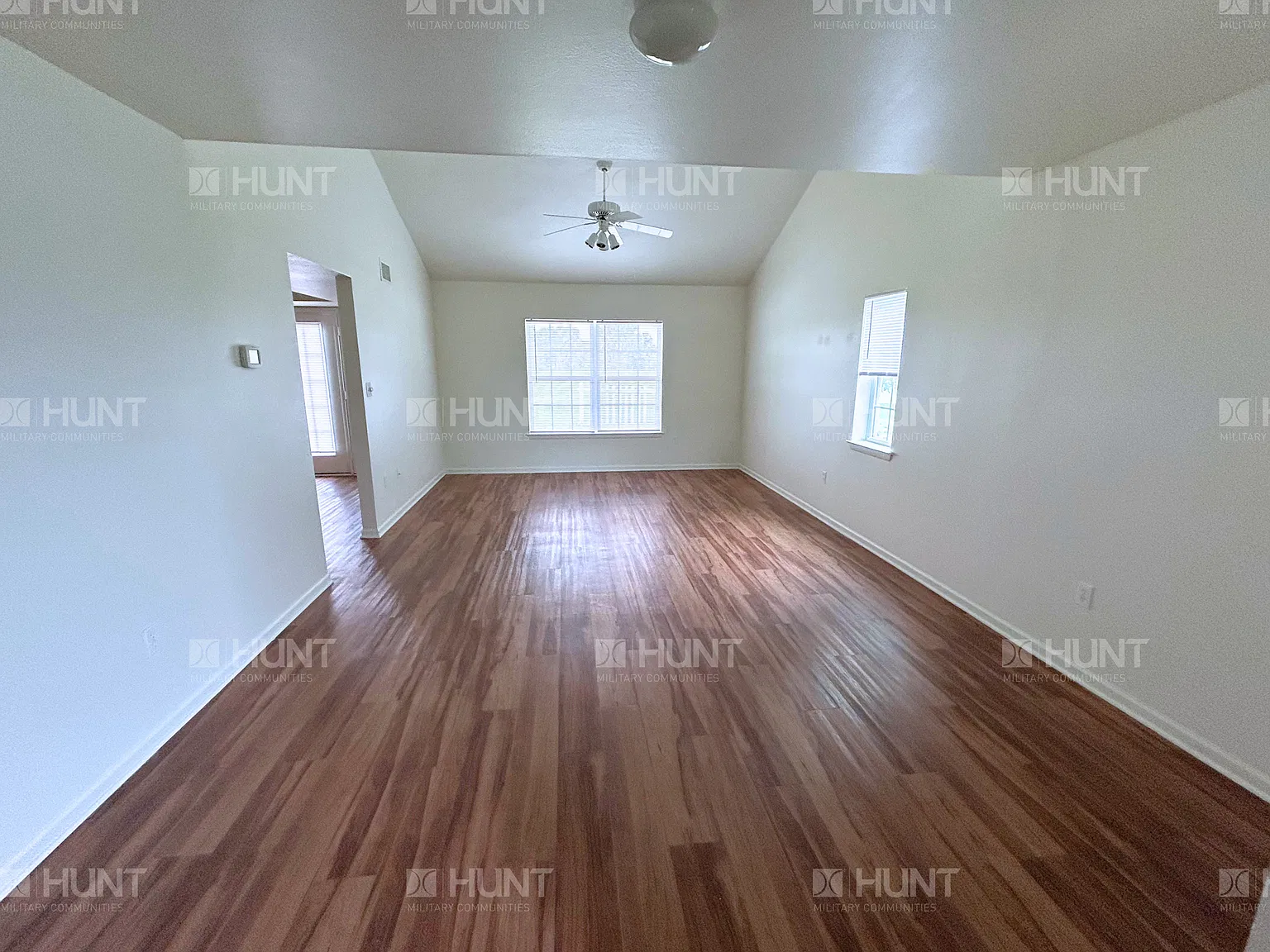 3 bed, 2.5 bath, 1861 sqft, $1,865 — Photo 2