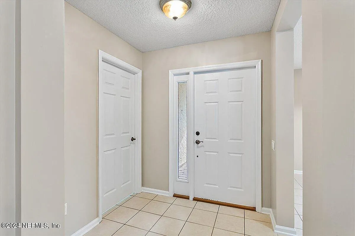 3 bed, 2.0 bath, 1542 sqft, $2,195 — Photo 2