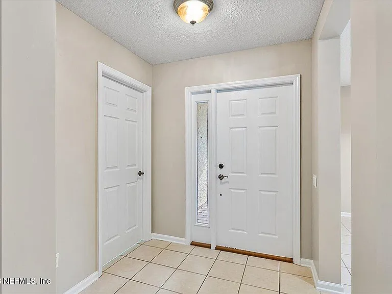 1212 Coghill Cir — Photo 2