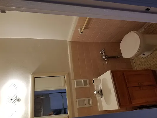 Rented by Max & Associates Realty Corp | media 15