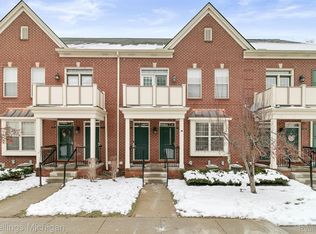 1105 Fountain View Cir, South Lyon, MI 48178