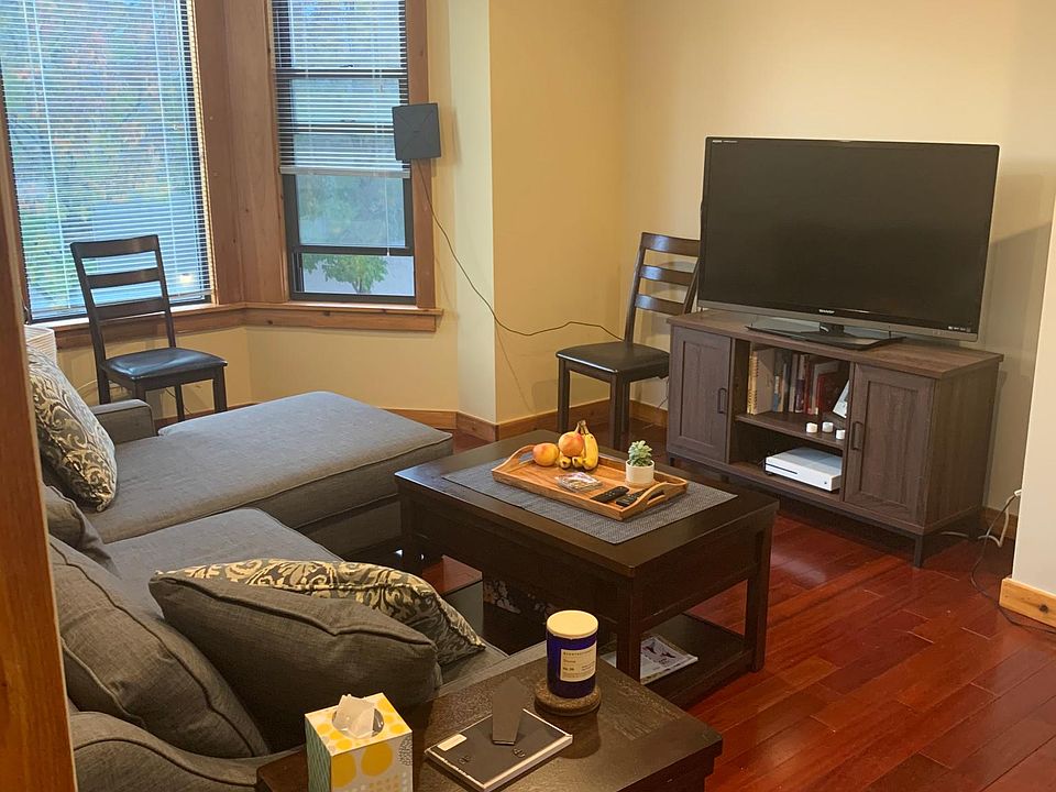 2nd image of 653 N Wolcott Ave #2S