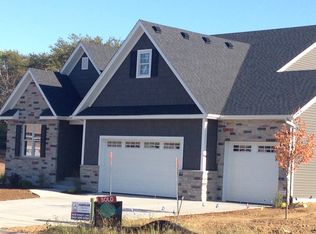 5219 S Richmond Cir, Bettendorf, IA 52722
