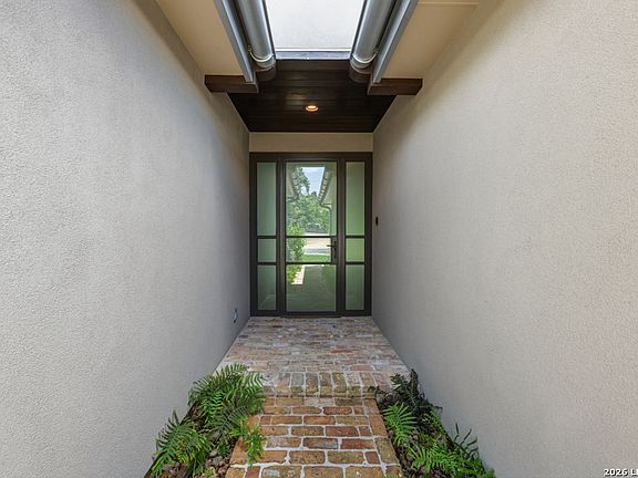 4th image of 117 Woodland Blvd.