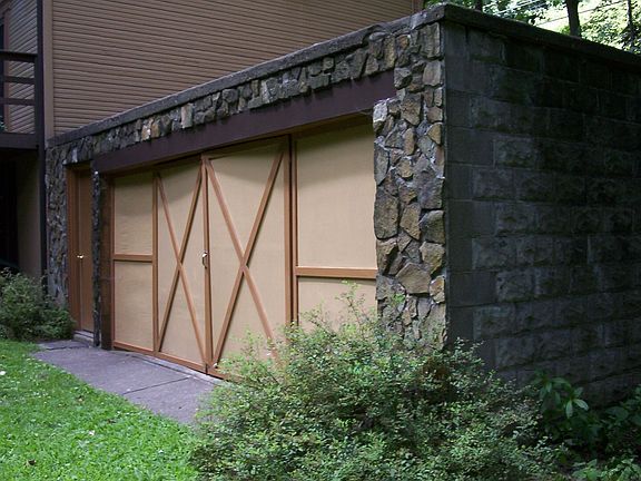 Anyone can appreciate room for storage or perhaps a workshop.