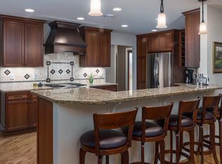 W264N4911 Bayberry Dr, Pewaukee, WI 53072