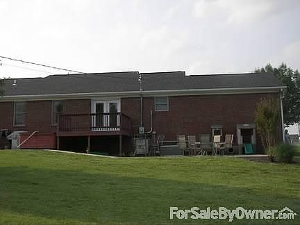 Open floor plan all New Light fixtures!
						:
						Living room off of the Kitchen- Nice big open Foyer- Extra wide hallway