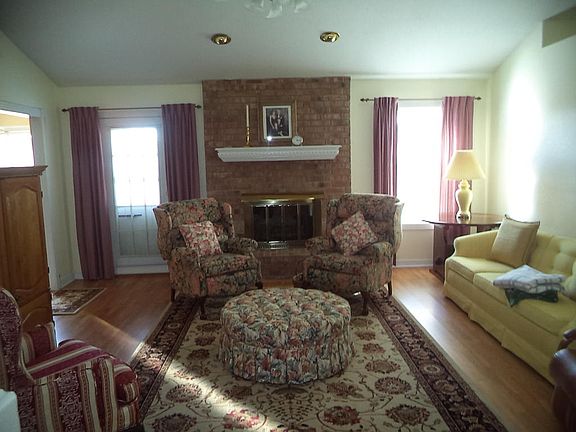5th image of 189 Walleye Dr