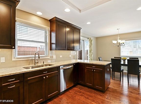 4th image of 310 S Gibbons Ave
