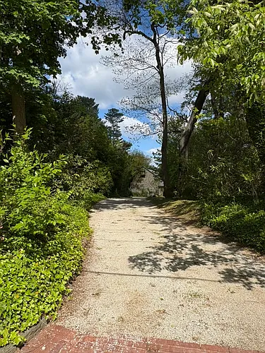 419 E Roumfort Rd Photo 1