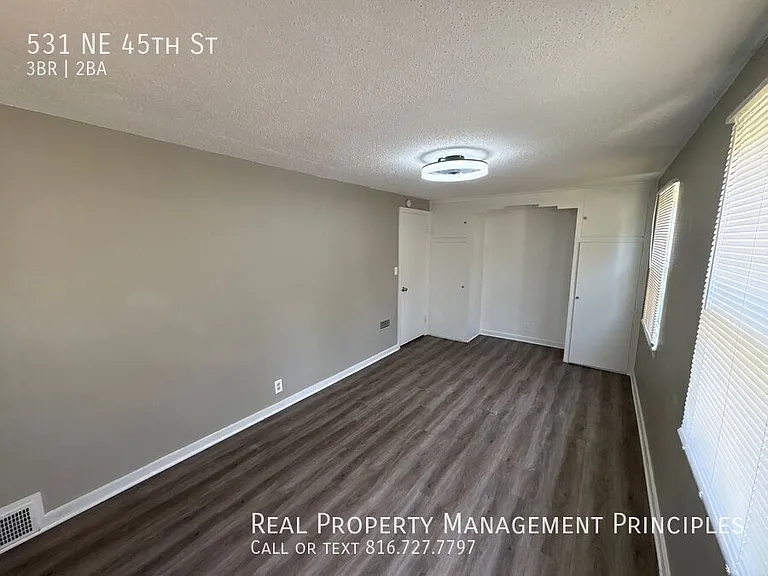 531 NE 45th St — Photo 7