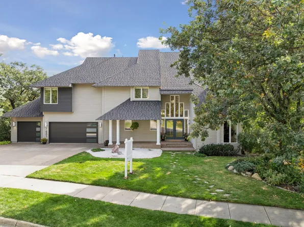 7651 Bush Lake Dr, Bloomington, MN 55438