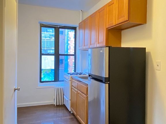 5th image of 195 Madison St APT 8