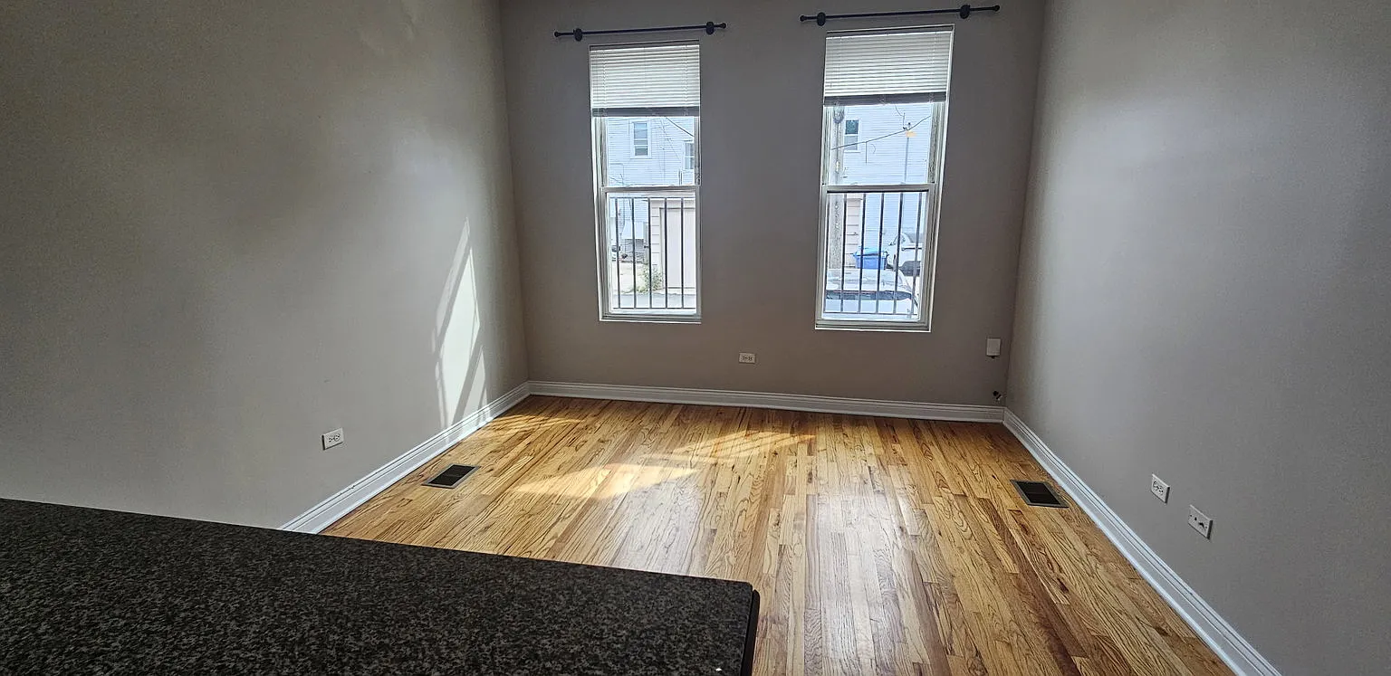 3 bed, 1.0 bath, $2,500 — Photo 4