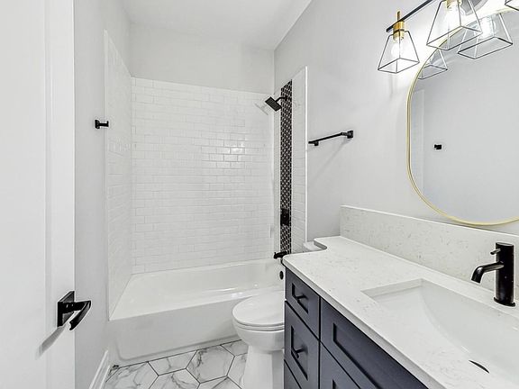 3rd image of 1628 W Blackhawk St #1