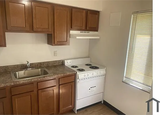 1685 Skyline Dr — Photo 7