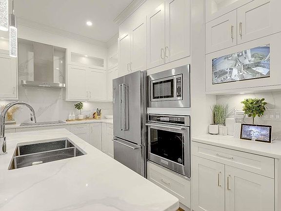 2nd image of 17849 Barnston Dr E