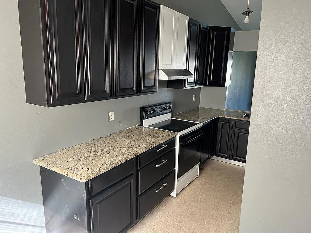 2 bed, 1100 sqft, $1,650 — Photo 1