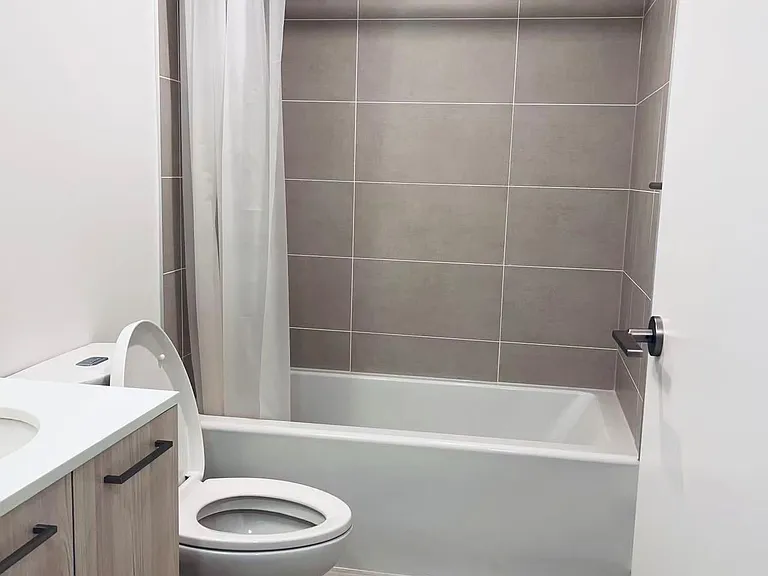 65 Mutual St #704 — Photo 5