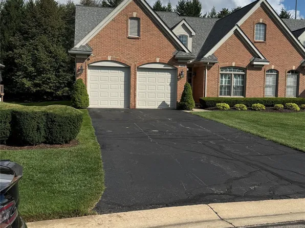 7608 Brookdale Ct, Brighton, MI 48116
