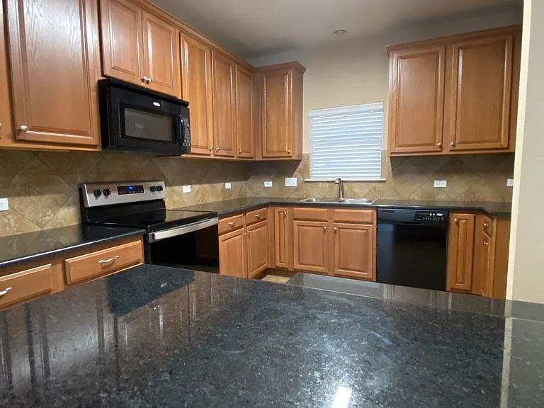 1501 Big Thicket Dr — Photo 3