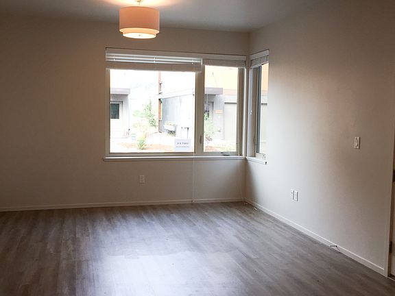 3rd image of 836 Weiss Cir