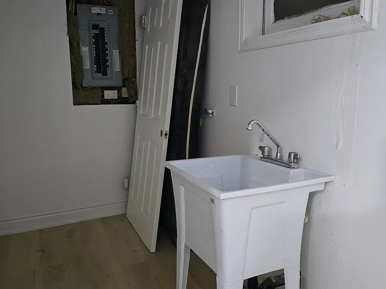 262 Lupin Dr #BASEMENT — Photo 6