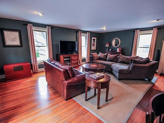 5th image of 32 E Harrison St