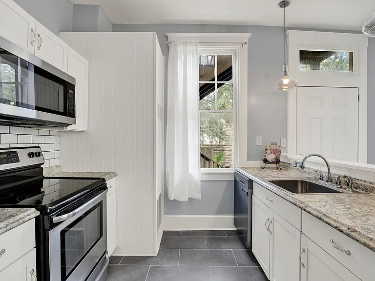 25 E 33rd St — Photo 17