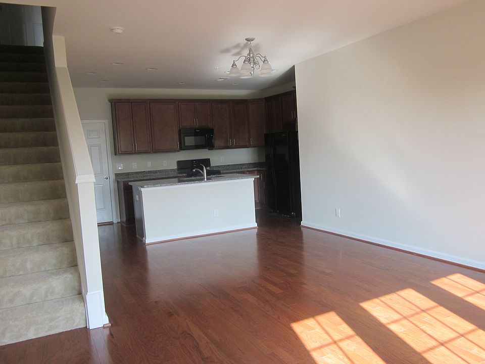Kitchen + living