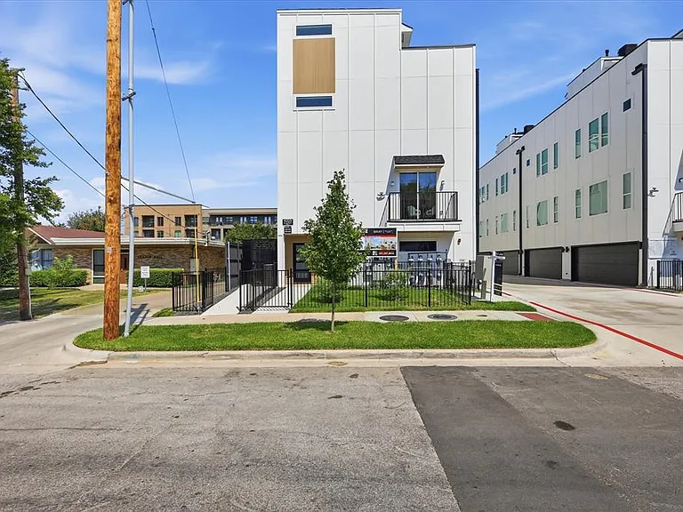 4315 San Jacinto St #302 — Photo 3