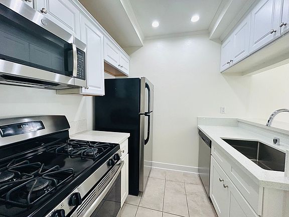 4th image of 3652-56 Westwood Blvd #113