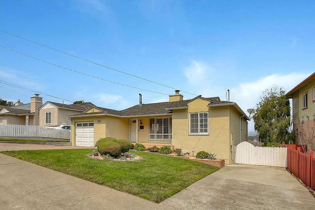 1640 Sweetwood Dr photo 1