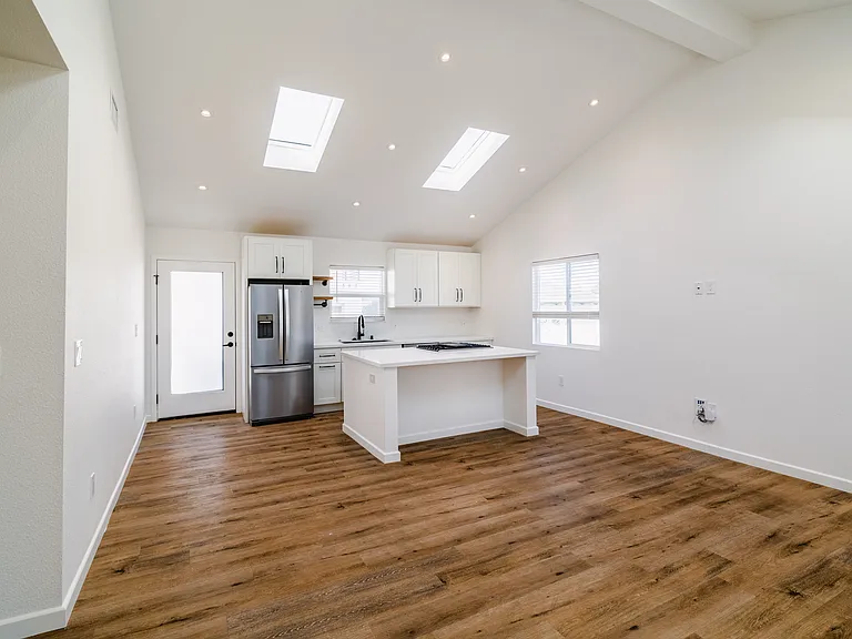 5545 Spokane St — Photo 2