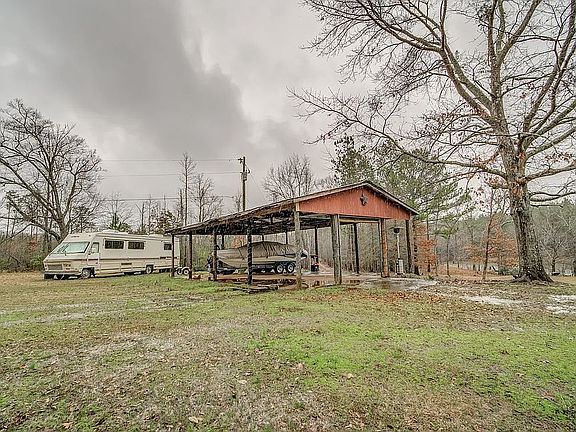 4th image of 222 Basin Creek Rd