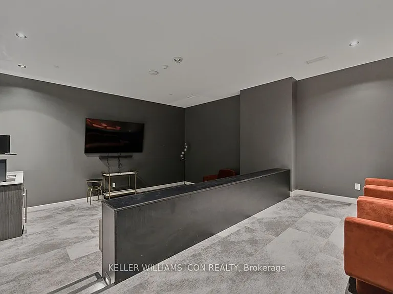 180 George St #1002 — Photo 31