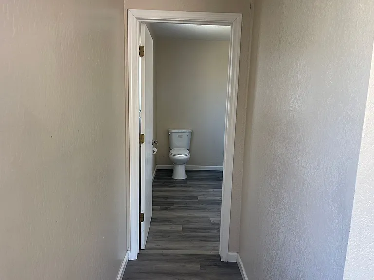 7846 Jenny Lind Rd #B — Photo 32