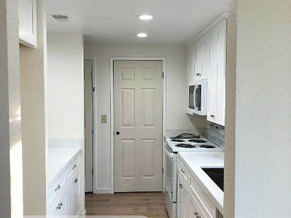 5th image of 4006 Ward Ave