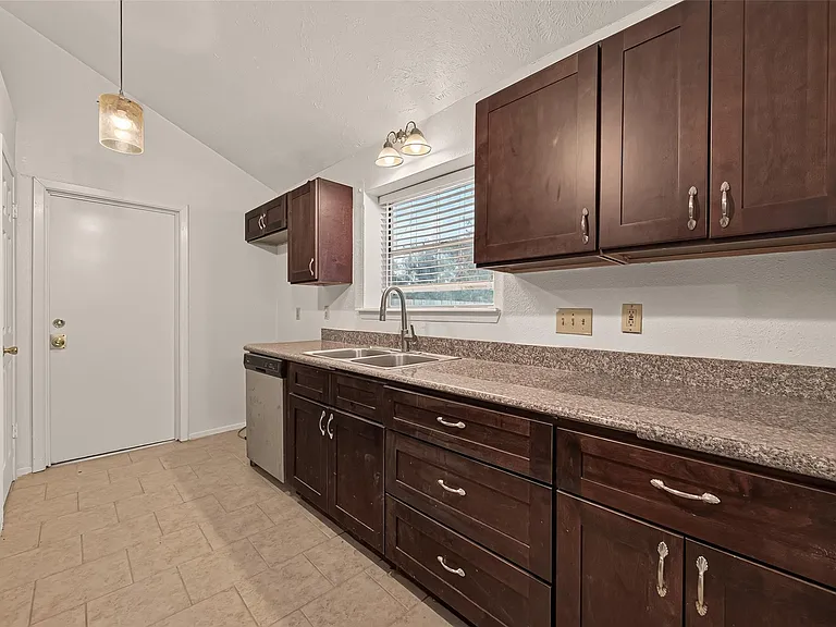 2714 S Brompton Dr — Photo 15