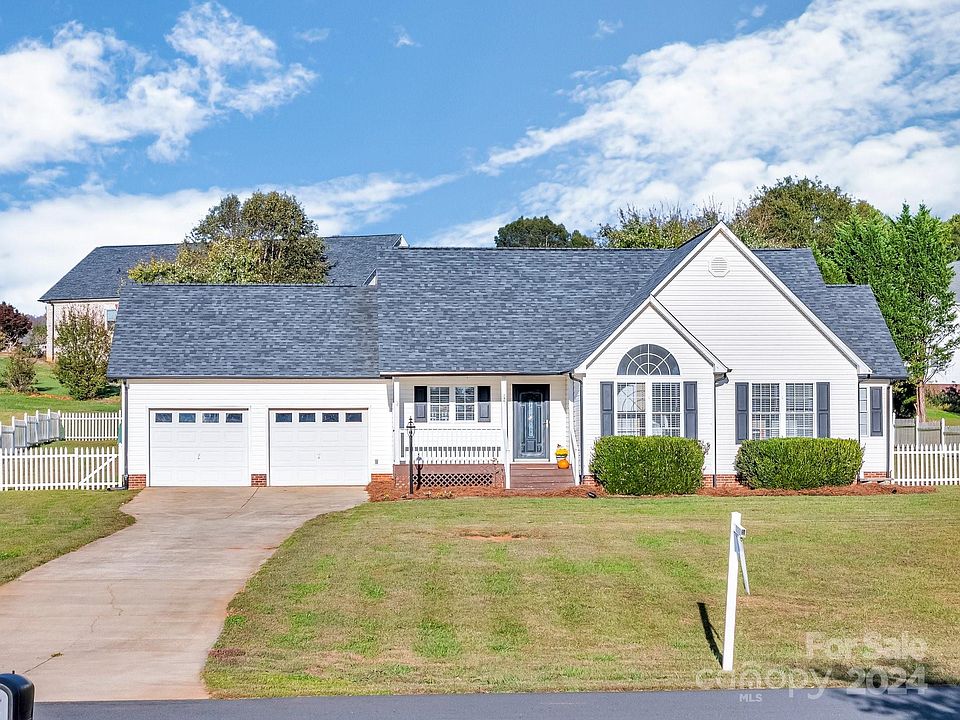 1st image of 2469 Carriage Ln