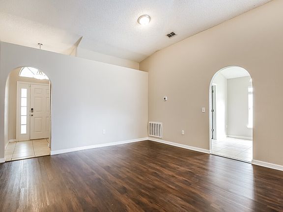 3rd image of 277 McKay Blvd