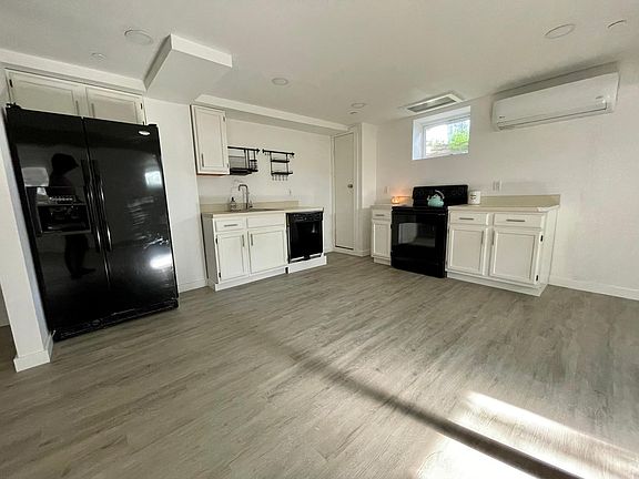 Fill kitchen.
